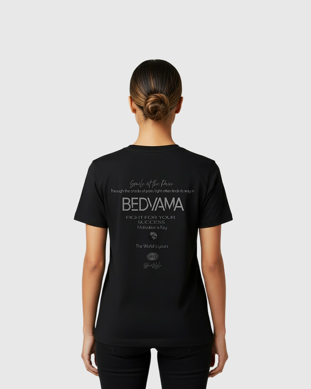 Damen T-Shirt „Smile at the Pain“ – Stärke zeigen mit Stil