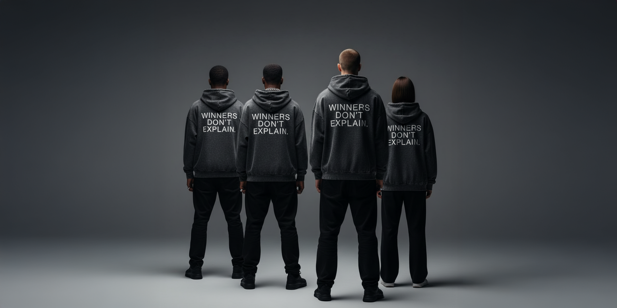 Grauer Oversized Hoodie Unisex mit Backprint „Winners don’t explain“ im minimalistischen Streetwear Design.