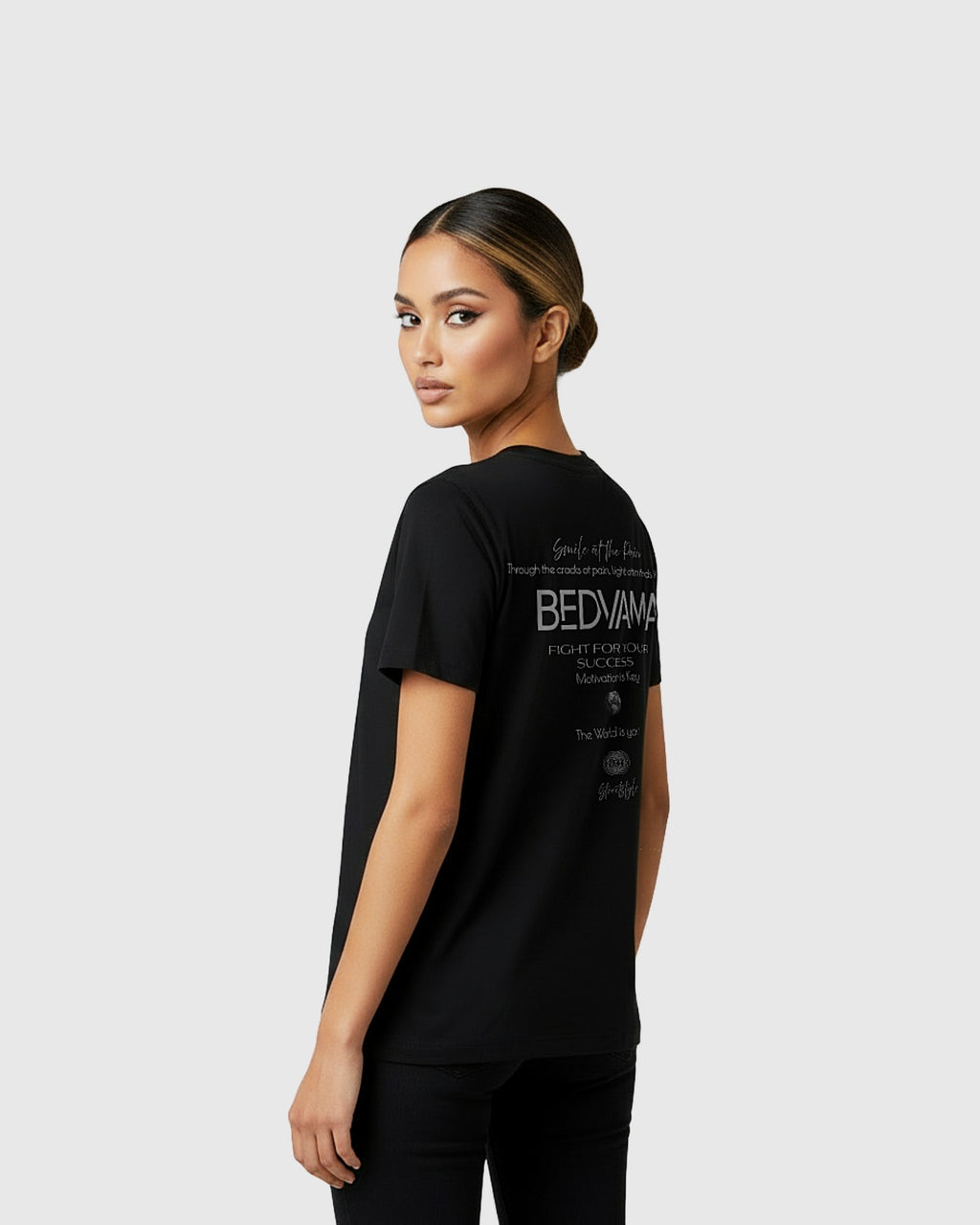 Damen T-Shirt „Smile at the Pain“ – Stärke zeigen mit Stil